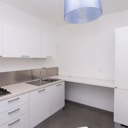 S018 - Sirolo, Nuovissimo Trilocale In Pietra Con Giardino Dx * 시롤로