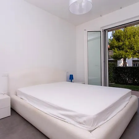 S018 - Sirolo, Nuovissimo Trilocale In Pietra Con Giardino Dx 아파트