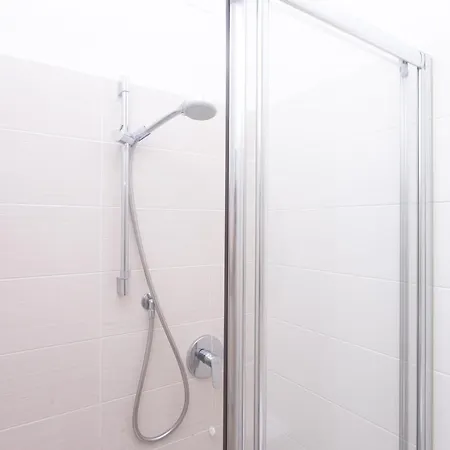 S018 - Sirolo, Nuovissimo Trilocale In Pietra Con Giardino Dx 아파트