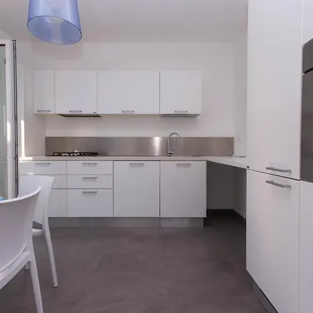 S018 - Sirolo, Nuovissimo Trilocale In Pietra Con Giardino Dx *