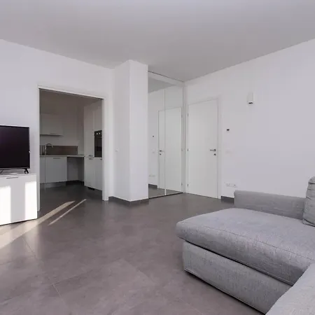 S018 - Sirolo, Nuovissimo Trilocale In Pietra Con Giardino Dx *