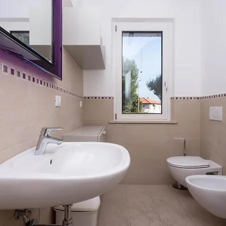 S018 - Sirolo, Nuovissimo Trilocale In Pietra Con Giardino Dx 아파트