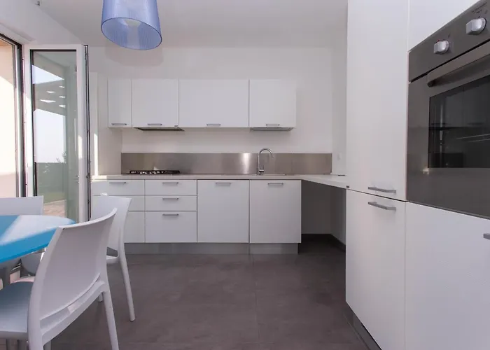 S018 - Sirolo, Nuovissimo Trilocale In Pietra Con Giardino Dx *