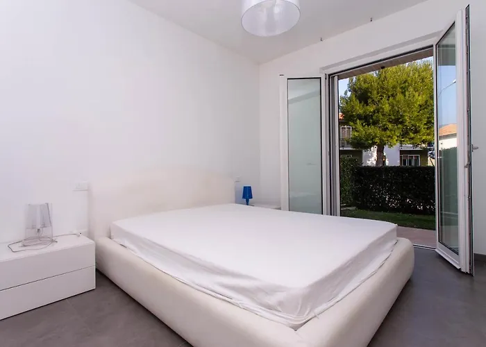 S018 - Sirolo, Nuovissimo Trilocale In Pietra Con Giardino Dx Διαμέρισμα